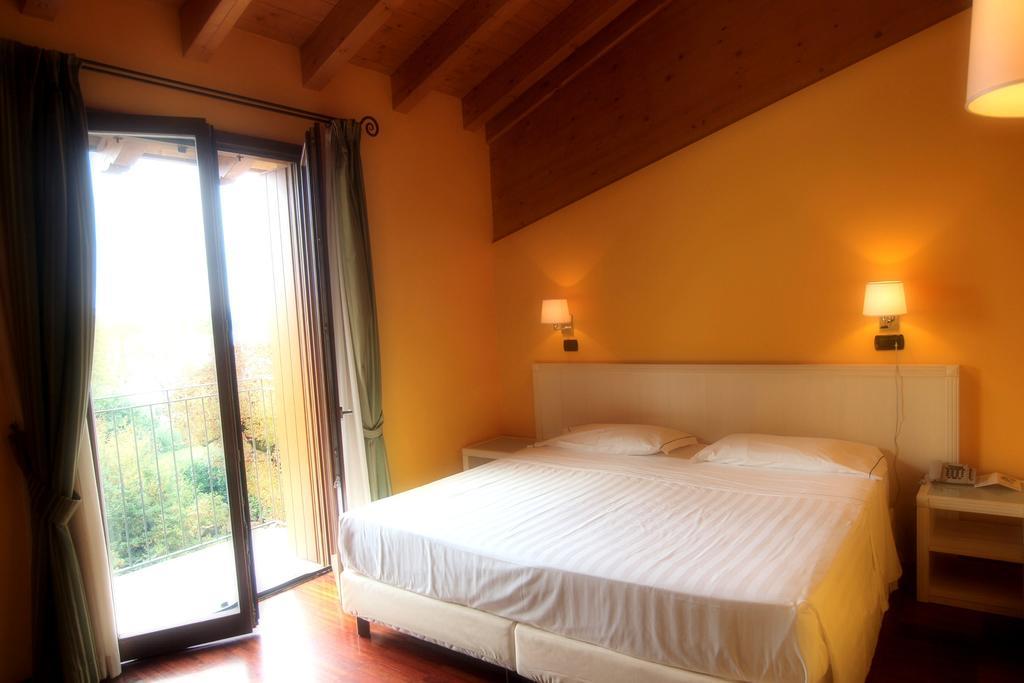 Hotel Ristorante Vecchia Riva Varese Room photo